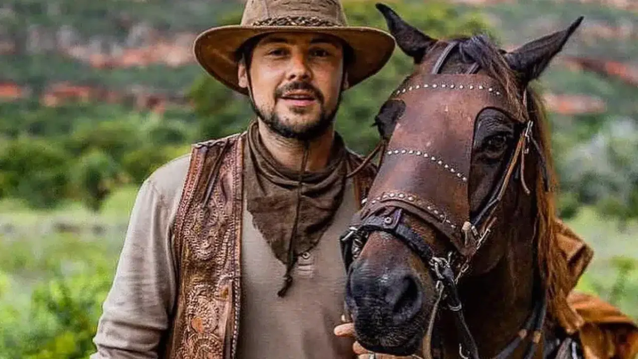 Foto de Sergio Guizé que estará na nova novela Mar do Sertão, da Globo