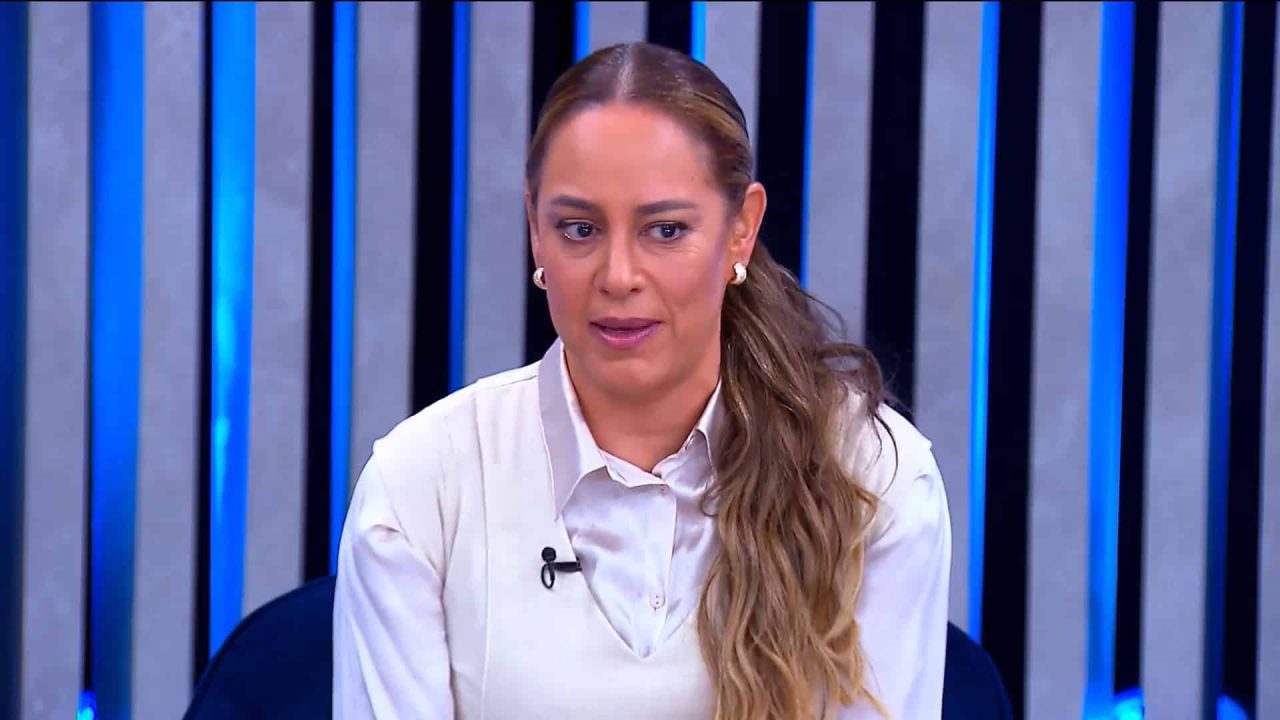 Foto da apresentadora Silvia Abravanel, filha de Silvio Santos, no programa Fala Que Eu Te Escuto