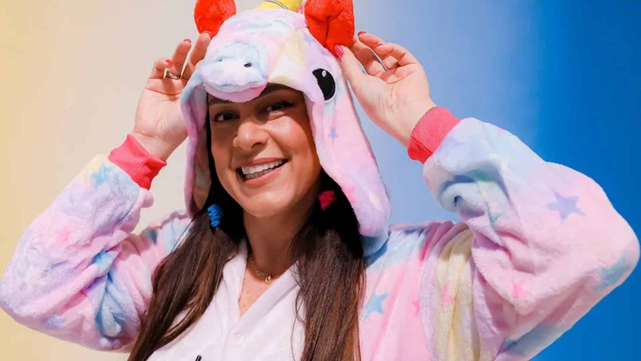 Foto da apresentadora Silvia Abravanel, do SBT, vestida de unicórnio