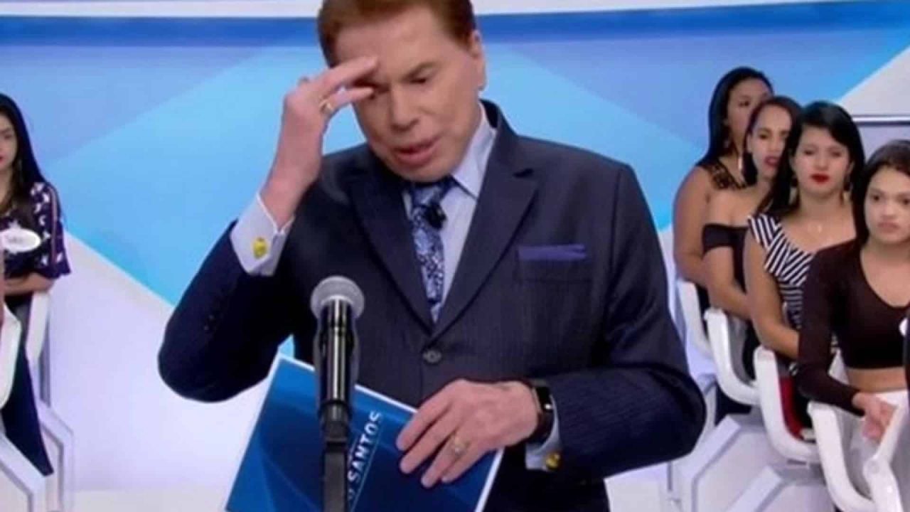 Foto do apresentador Silvio Santos nos estúdios do SBT