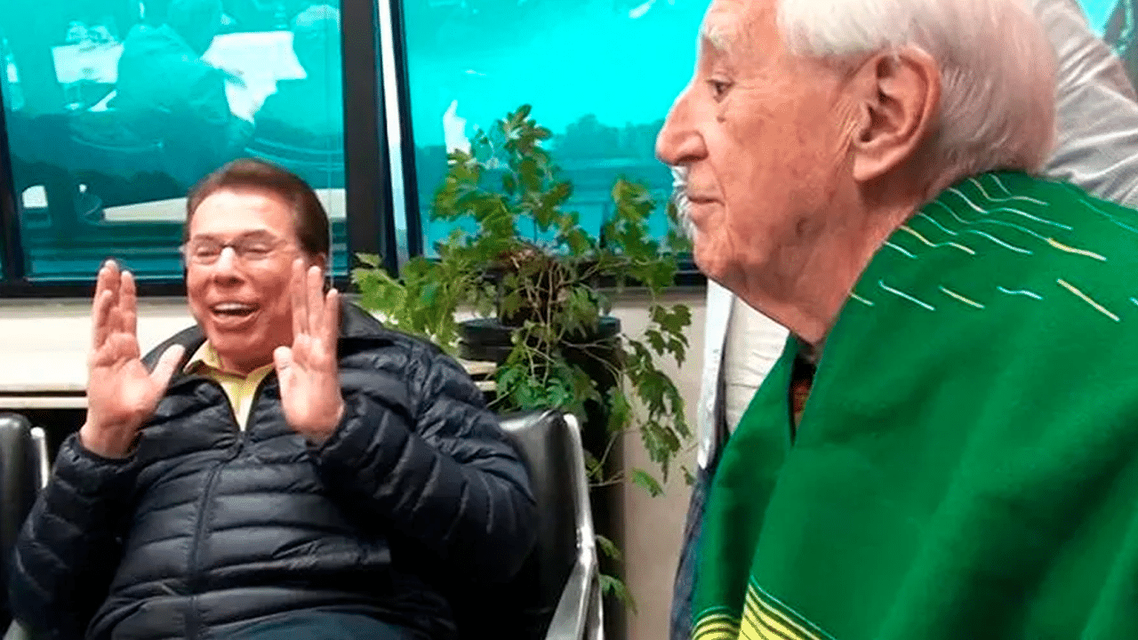 Imagem com foto de Silvio Santos e Zé Celso em reunião de 2018