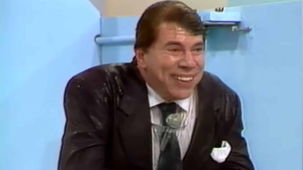 Foto de Silvio Santos no tanque em 1992