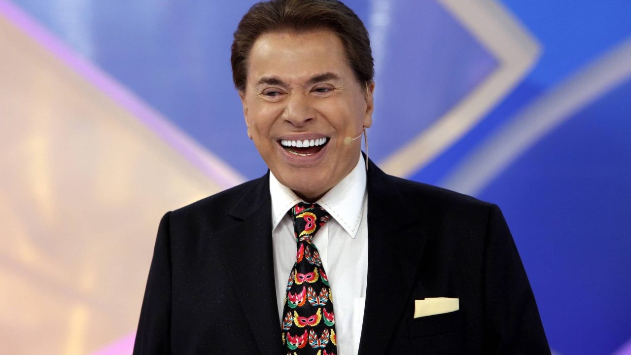 Foto do apresentador Silvio Santos nos estúdios do SBT