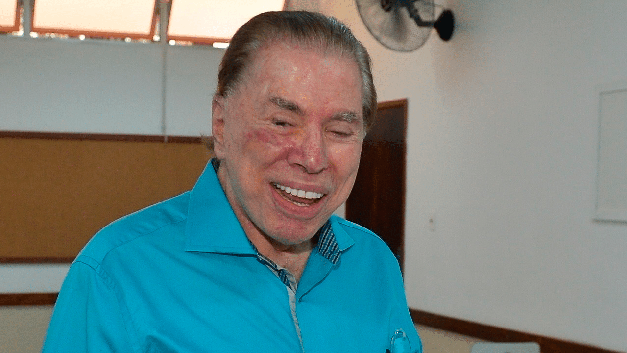 Silvio Santos durante votação no segundo turno das eleições de 2022