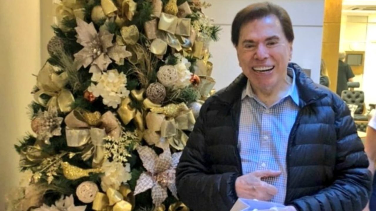 Foto do apresentador Silvio Santos no salão do Jassa