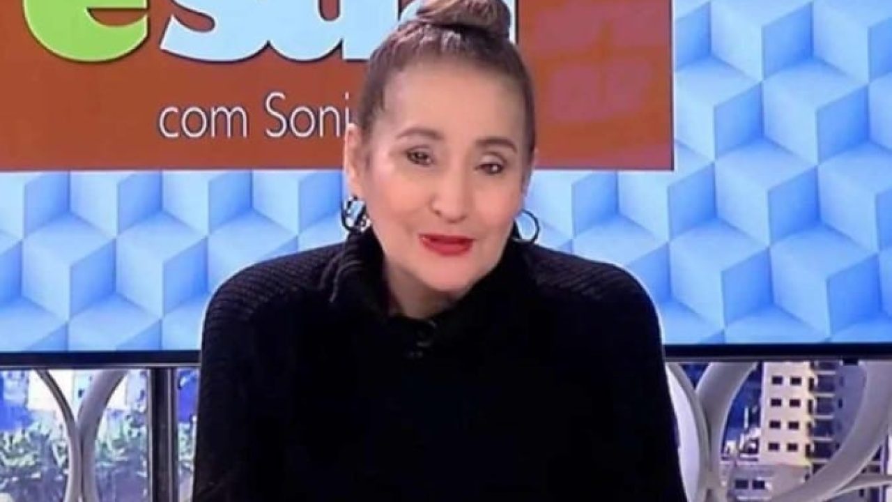 Foto de Sonia Abrão, apresentadora da RedeTV!