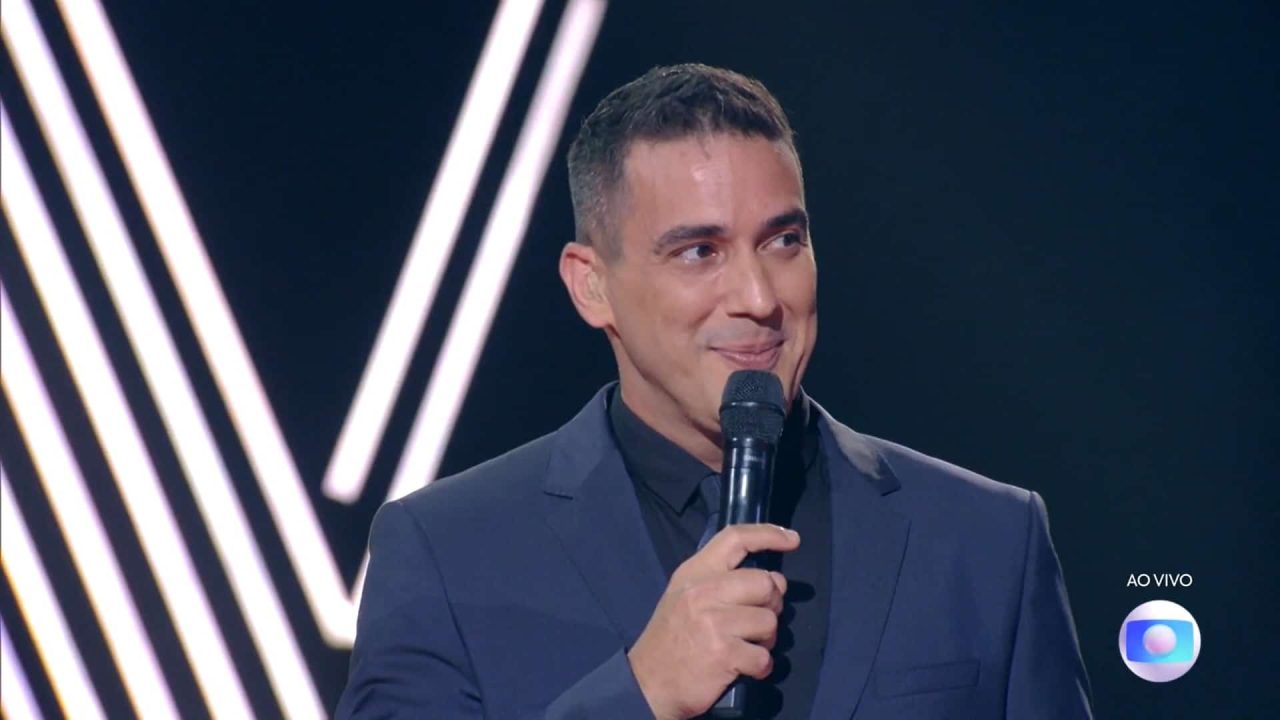 Foto do apresentador André Marques no The Voice Brasil