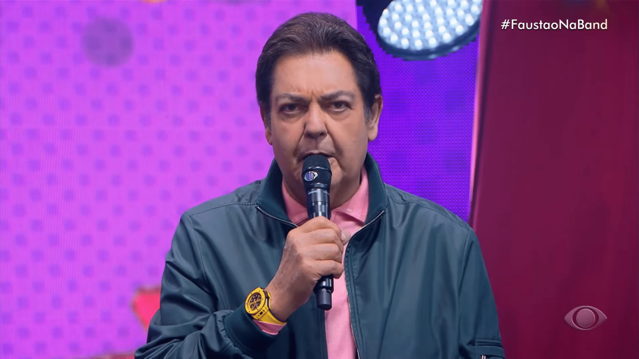 Foto do apresentador Faustão nos estúdios da Band