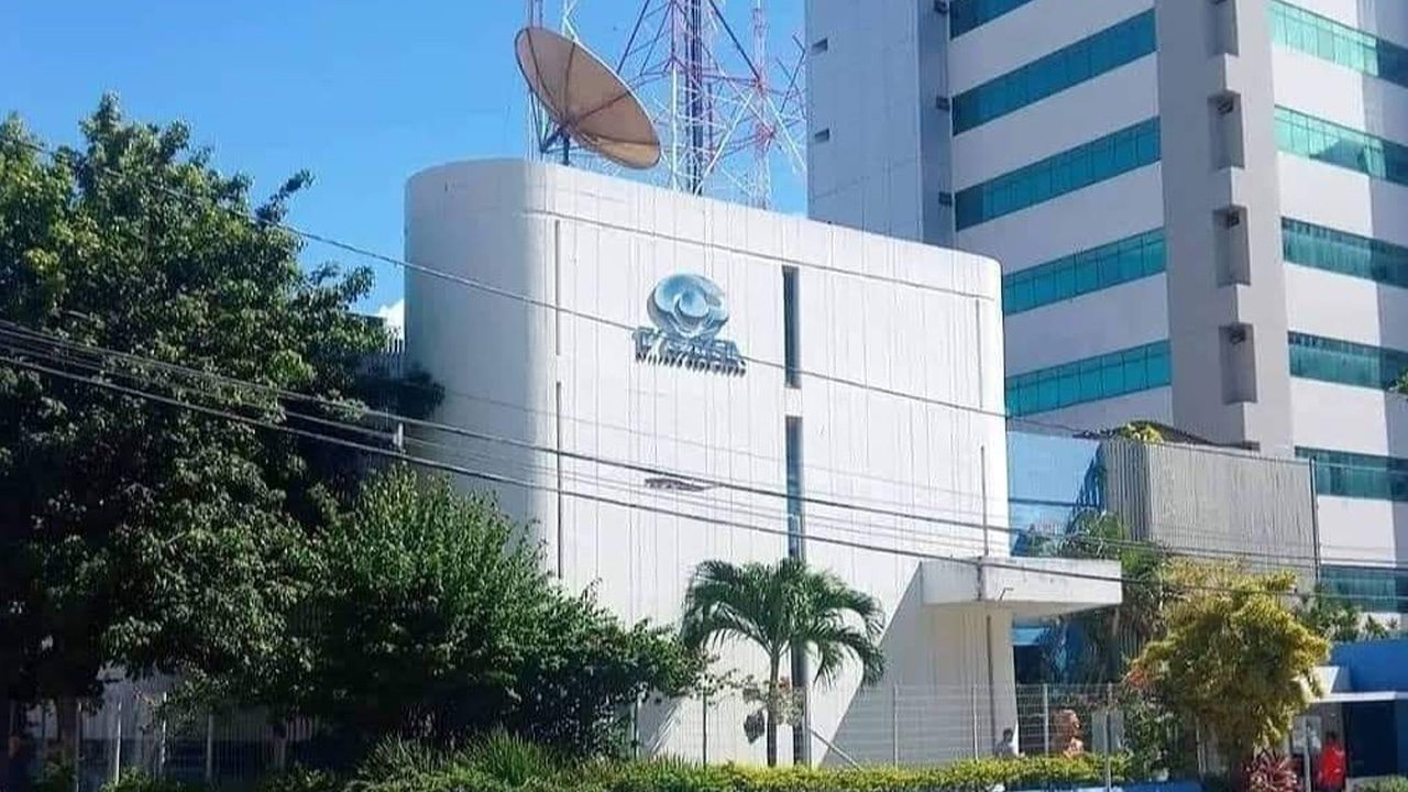 Imagem com foto da sede da TV Gazeta de Alagoas, afiliada da Globo