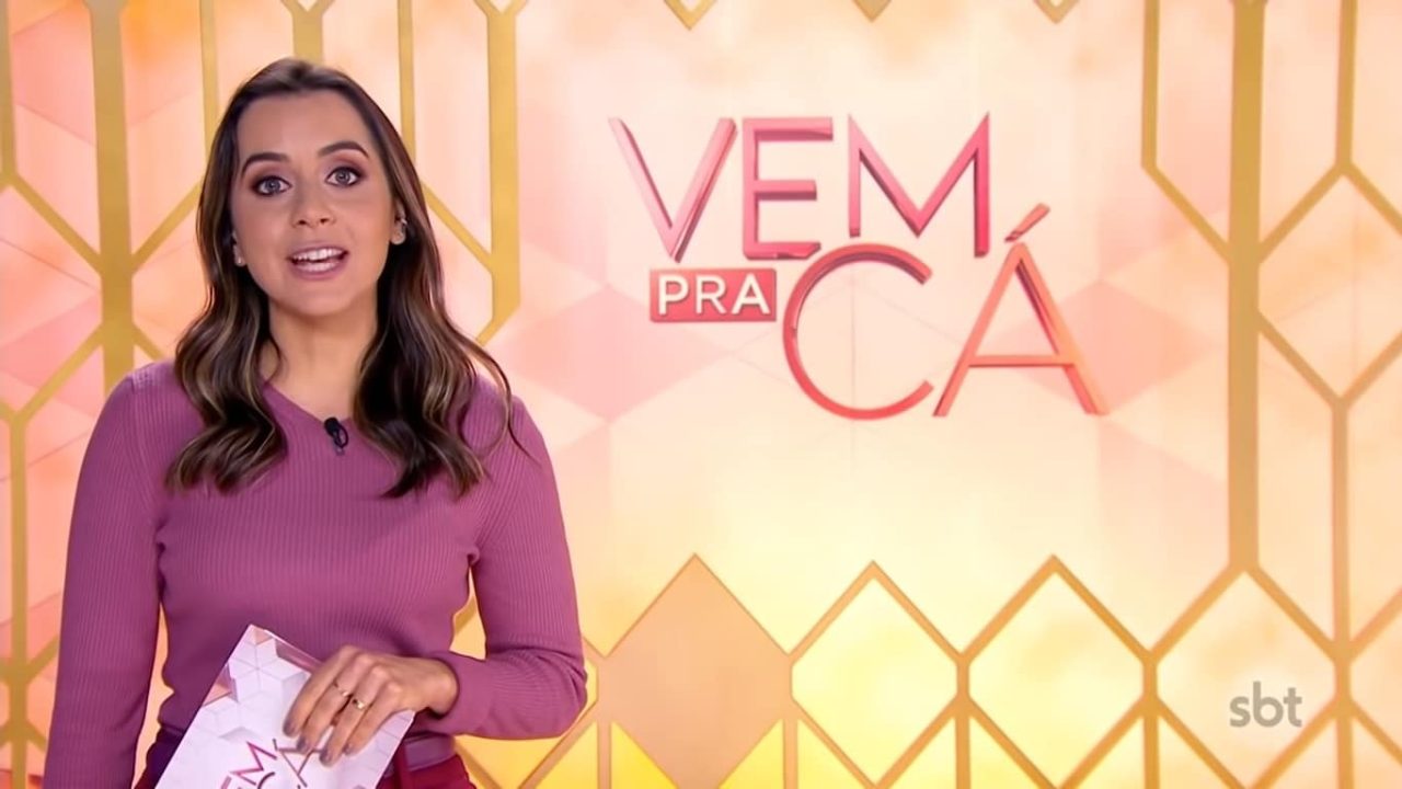 Lívia Raick foi a responsável pelo único bloco ao vivo do Vem Pra Cá em 21 de maio (foto: Reprodução/SBT)