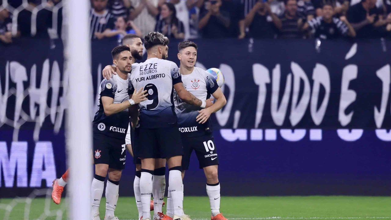 Foto do time do Corinthians no Brasileirão 2024