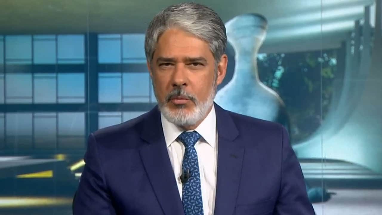 William Bonner durante apresentação do Jornal Nacional na Globo