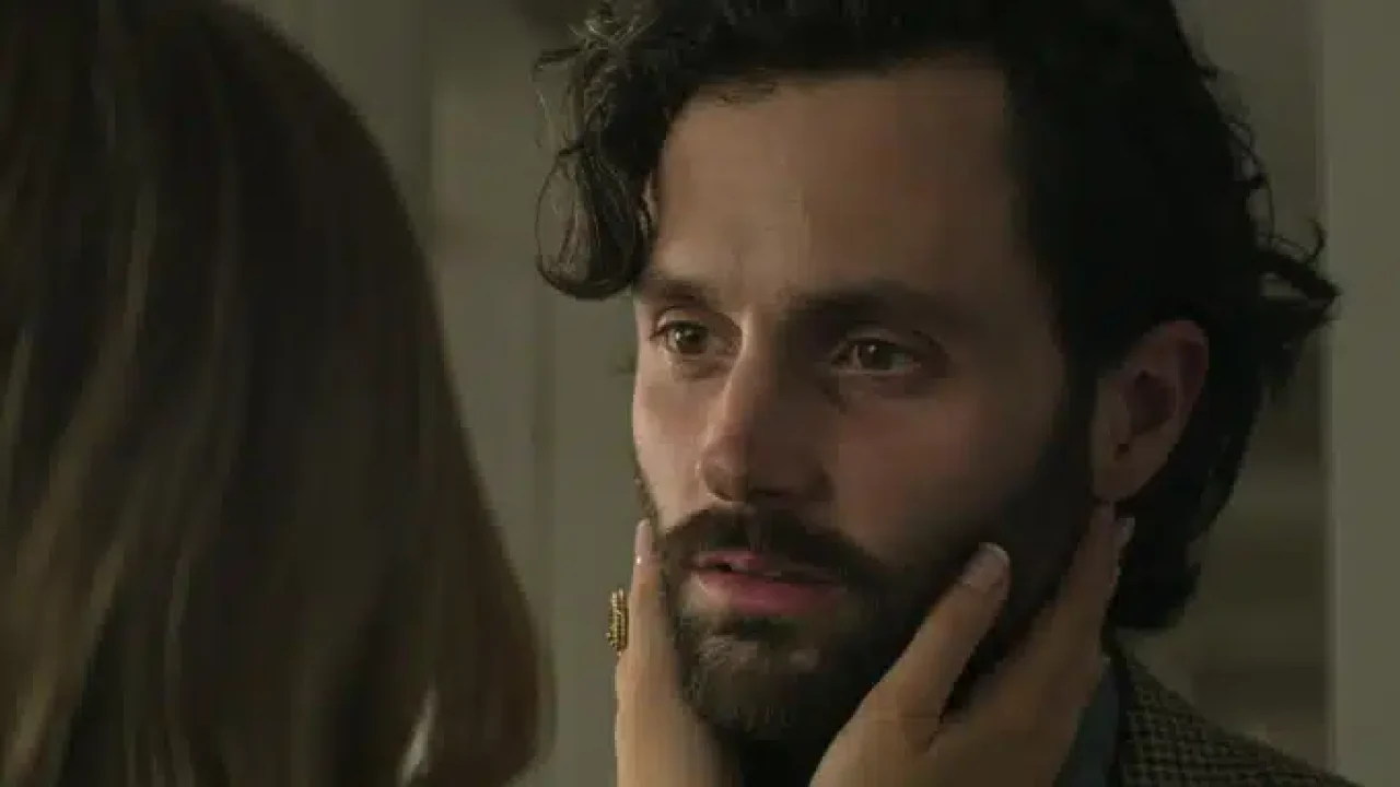 Cena da série You com Penn Badgley