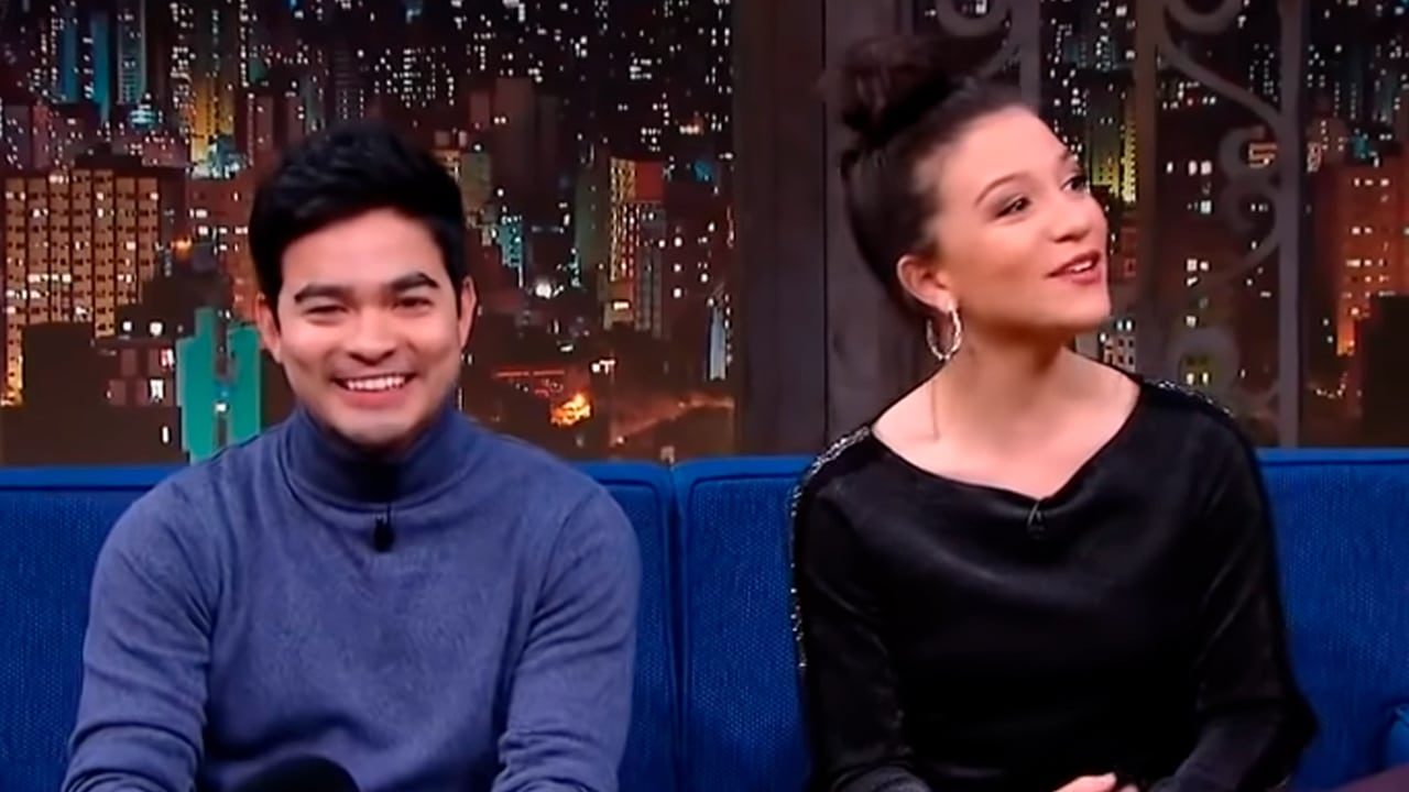 Yudi Tamashiro e Priscilla em entrevista para o The Noite em 2018