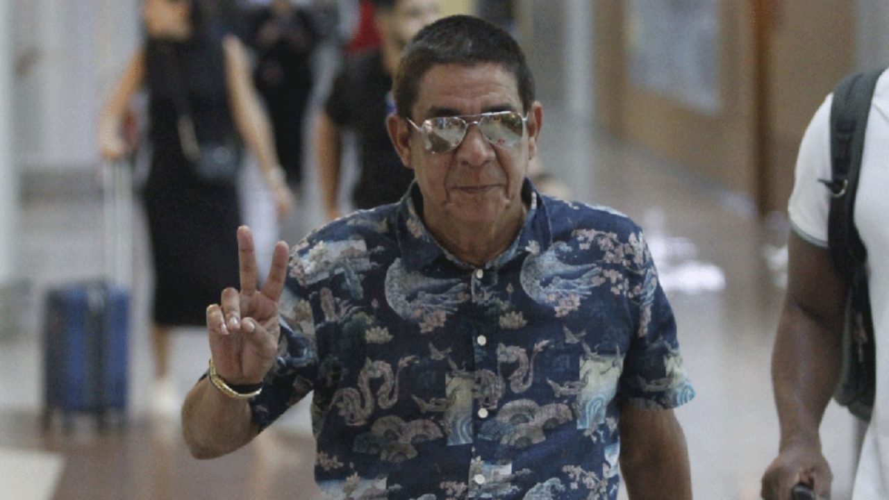 Foto de Zeca Pagodinho flagrado em aeroporto