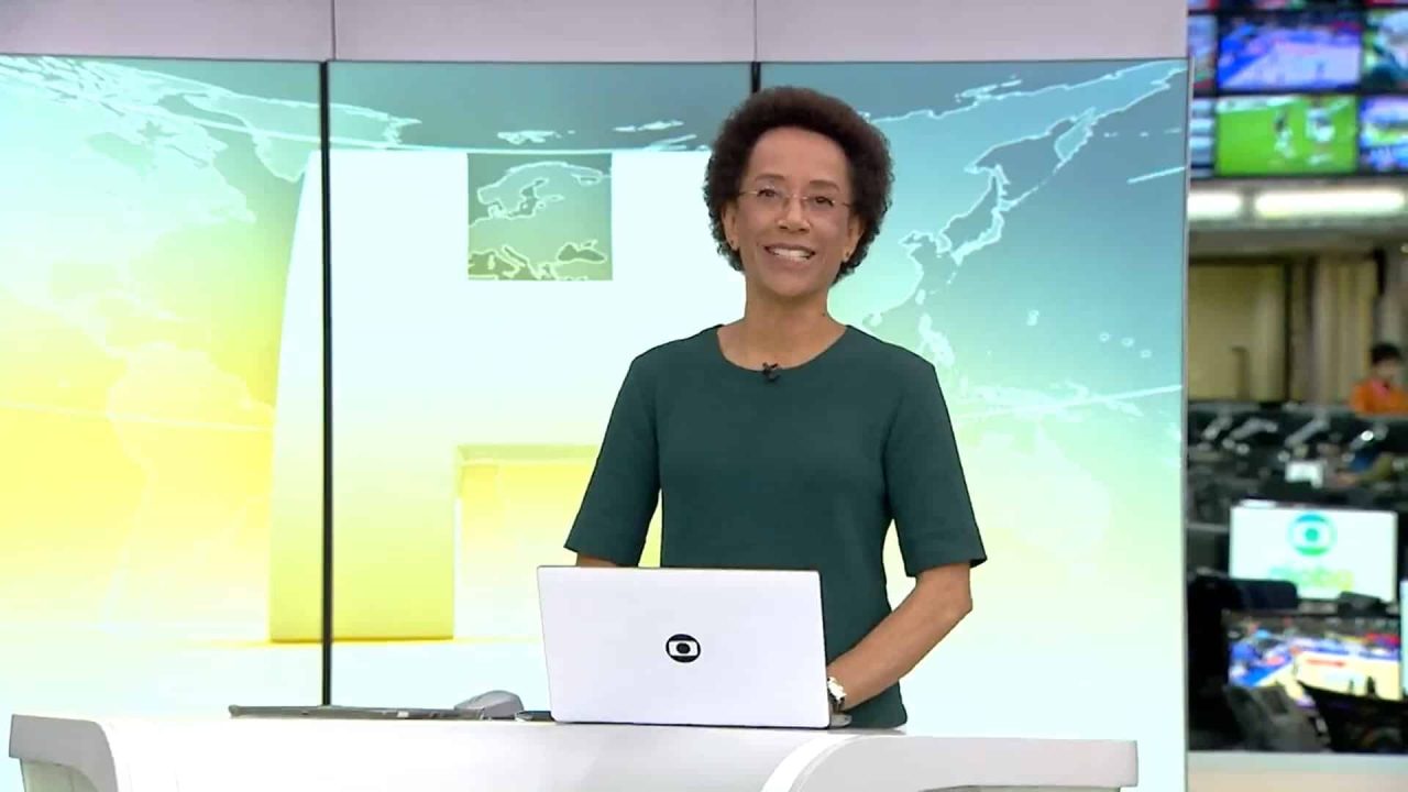 Foto da apresentadora Zileide Silva no estúdio do Jornal Hoje