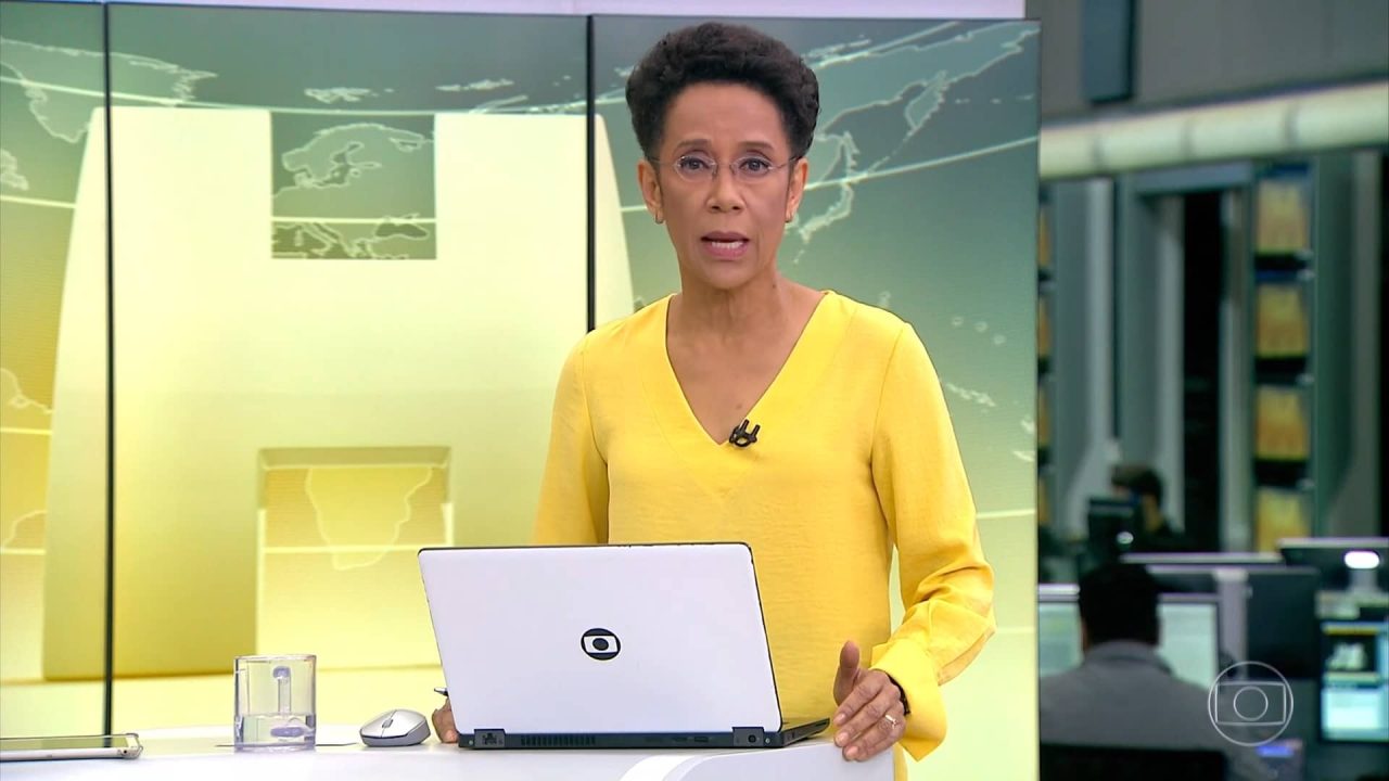 Zileide Silva no estúdio do Jornal Hoje